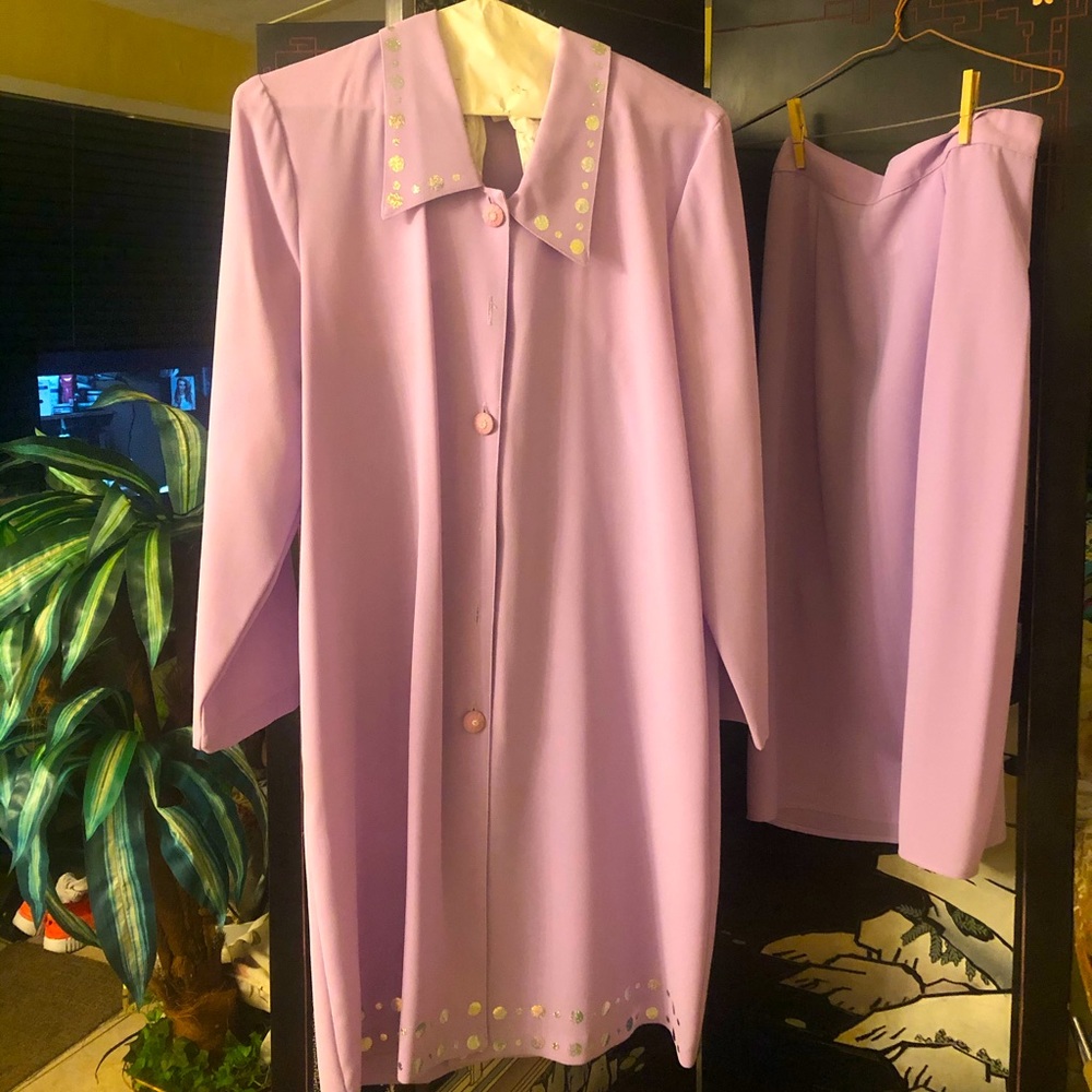 Woman’s 2 piece skirt suit